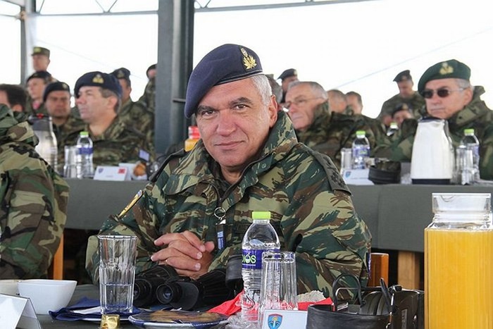 Quan chức quân đội Hy Lạp quan sát, chỉ huy tập trận
